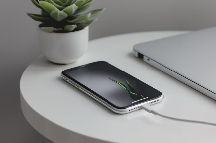 스마트폰 배터리 빨리 닳는 이유 5가지와 오래 쓰는 설정 방법