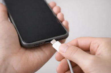 스마트폰 배터리 빨리 닳는 이유 5가지와 오래 쓰는 설정 방법